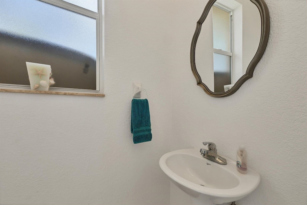 South Gulf Cove Private Vacation Home With Pool And Hot Tub - Only 15 Minutes To Swfl Beaches! 4 Bedroom Home
