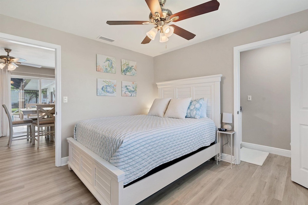 Cape Coral 3 Bedroom Private Pool Home - Canal Access 3 Home