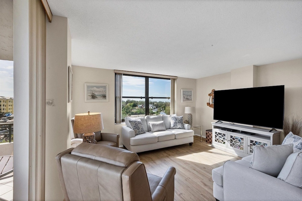 Anchorage Resort 7th Floor 2-Bedroom Condo w Private Balcony Beach Access 2 Condo
