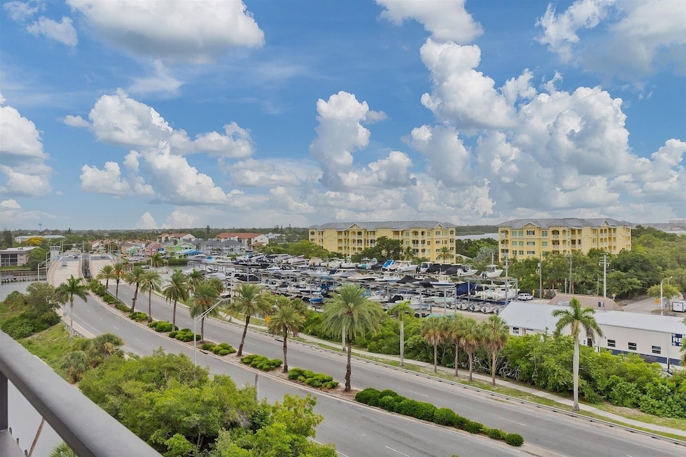 Anchorage Resort 8th Floor Condo In Siesta Key With Private Beach Access, Pool, Boat Dock! 2 Bedroom Condo