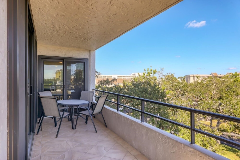 Anchorage Resort 2 bedroom, 4th Floor Condo Southern View Siesta Key 2 Condo