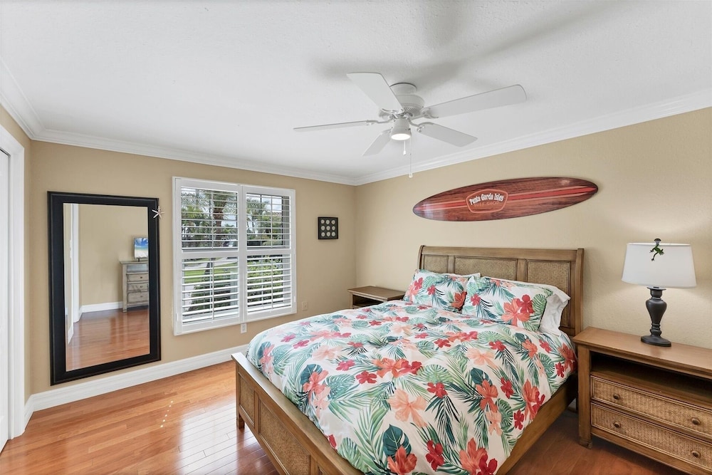 Punta Gorda Isles 4-Bedroom Private Pool+Spa Home on Canal 4 Home
