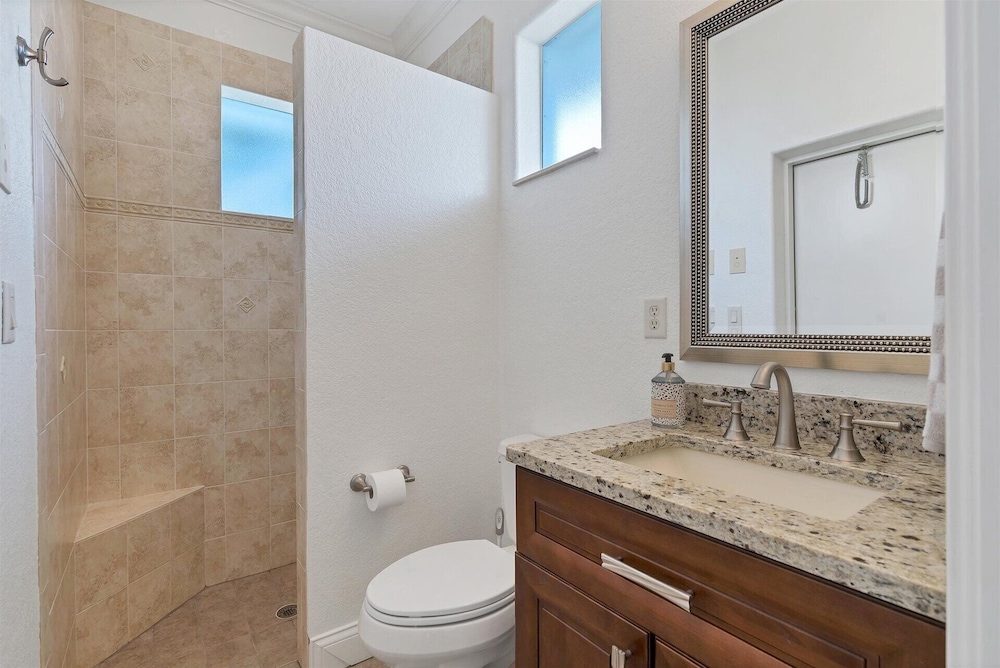 Sandpiper Sanctuary -waterfront Luxury With Private Pool, Spa & Dock 3 Bedroom Home