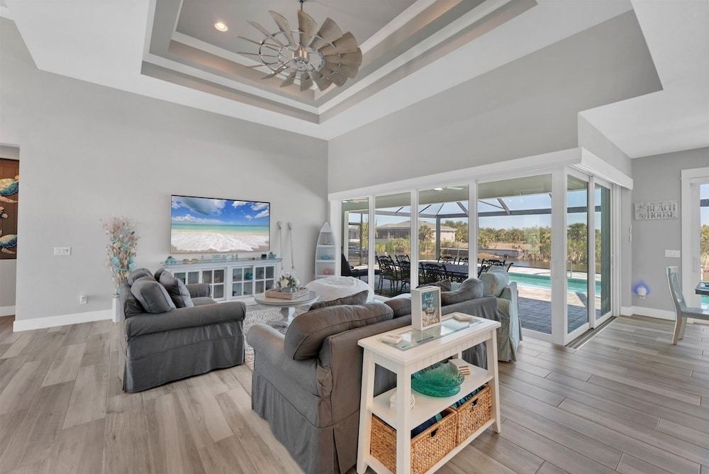 South Gulf Cove 3 Bedroom Pool + Spa on Canal Private Home 3 Home