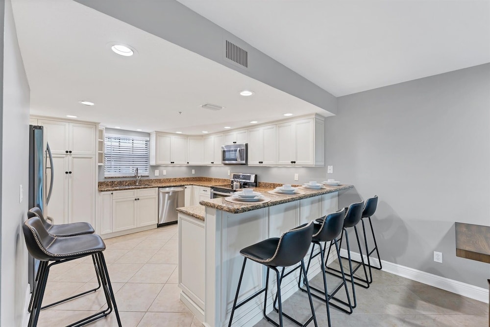Spacious Beachfront 3br Manasota Key Condo 3 Bedroom Condo
