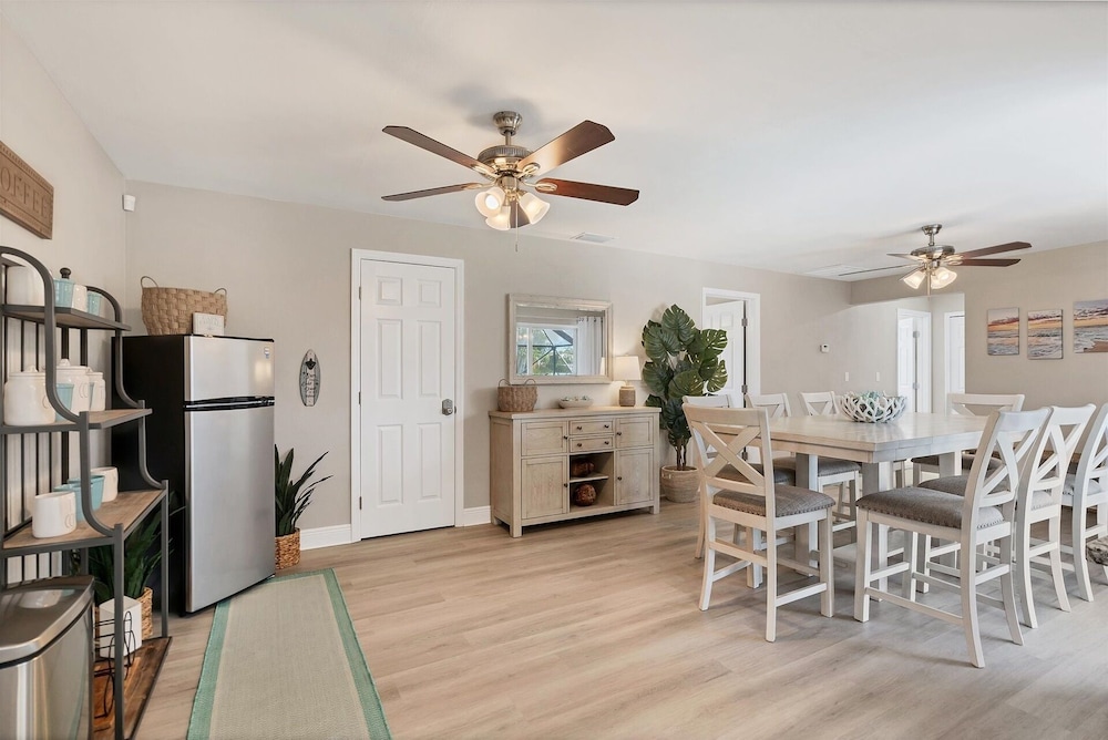 Cape Coral 3 Bedroom Private Pool Home - Canal Access 3 Home