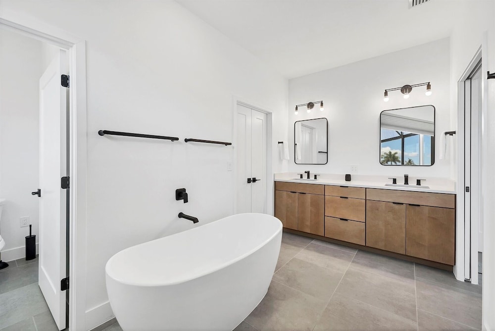 Punta Gorda 3-Bedroom Canalfront Vacation Home with Pool 3 Home