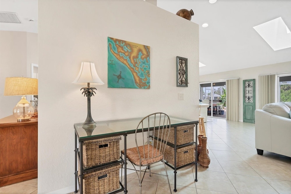 Cape Coral 3-Bedroom Canalfront Pool Vacation Home with Dock 3 Home