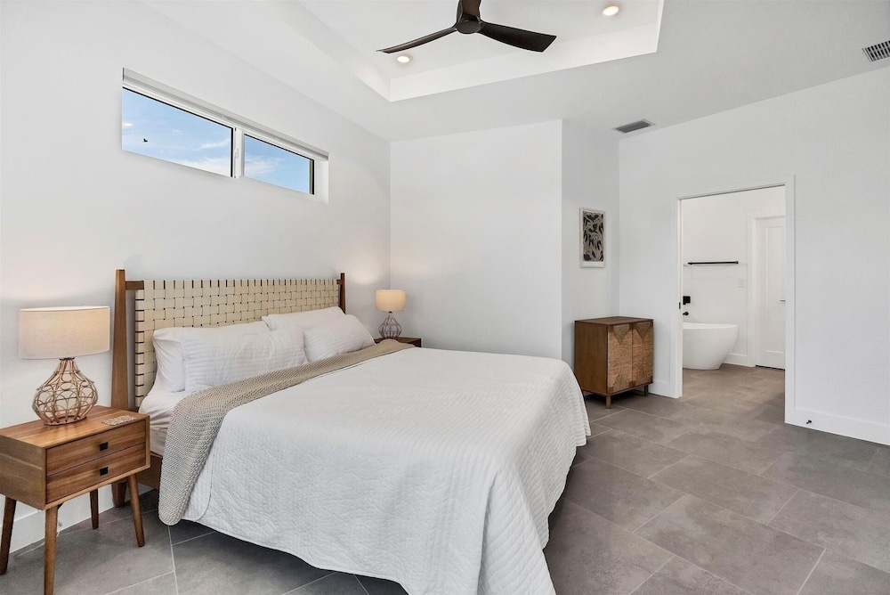 Punta Gorda 3-Bedroom Canalfront Vacation Home with Pool 3 Home