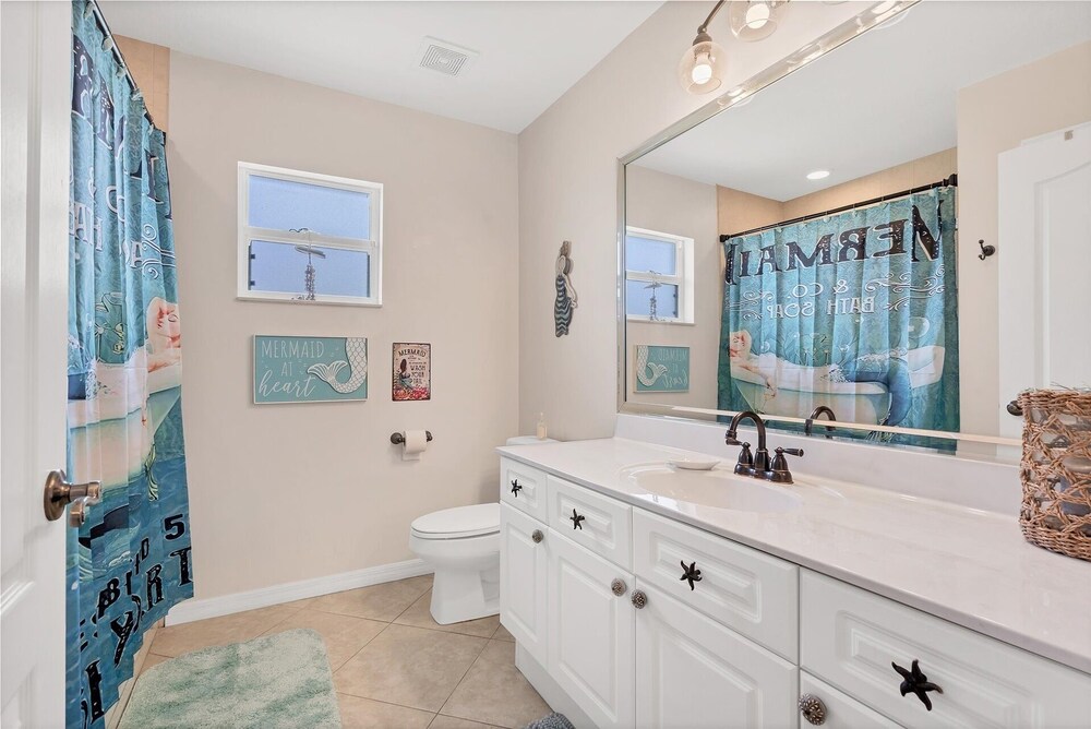 Cape Coral 3-Bedroom Canalfront Pool Vacation Home with Dock 3 Home