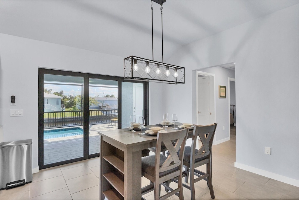 Punta Gorda 4-Bedroom Private Pool Home on Canal 4 Home