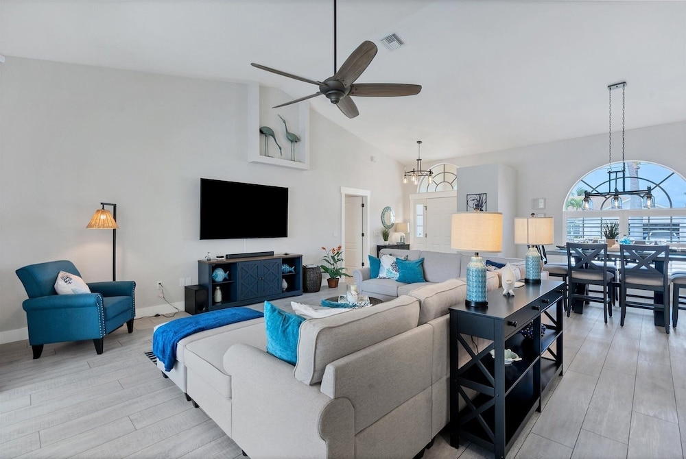 Punta Gorda 3-Bedroom Canalfront Pool Vacation Home with Dock 3 Home