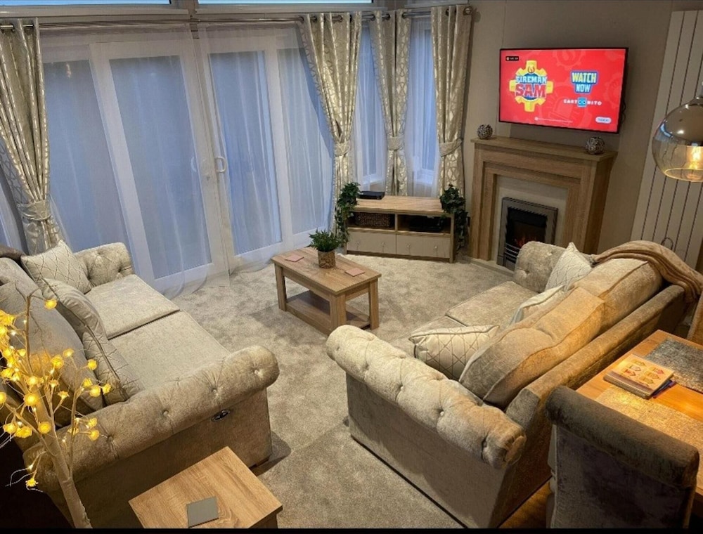 Skegness - Lodge - Sleeps 6 - Parking - Garden