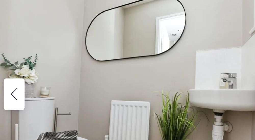 Halewood Haven - 4 Bedroom House