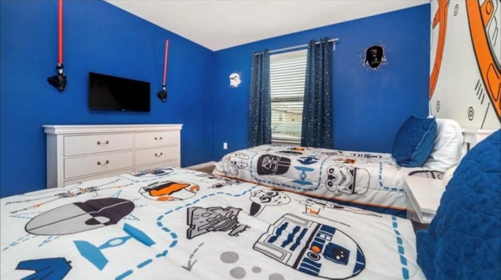 Beautiful 6 Bedroom Home With Private Pool and Game Room Ww1508 view 4