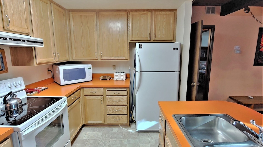 Tennis Village 3 2 Bedroom Apts