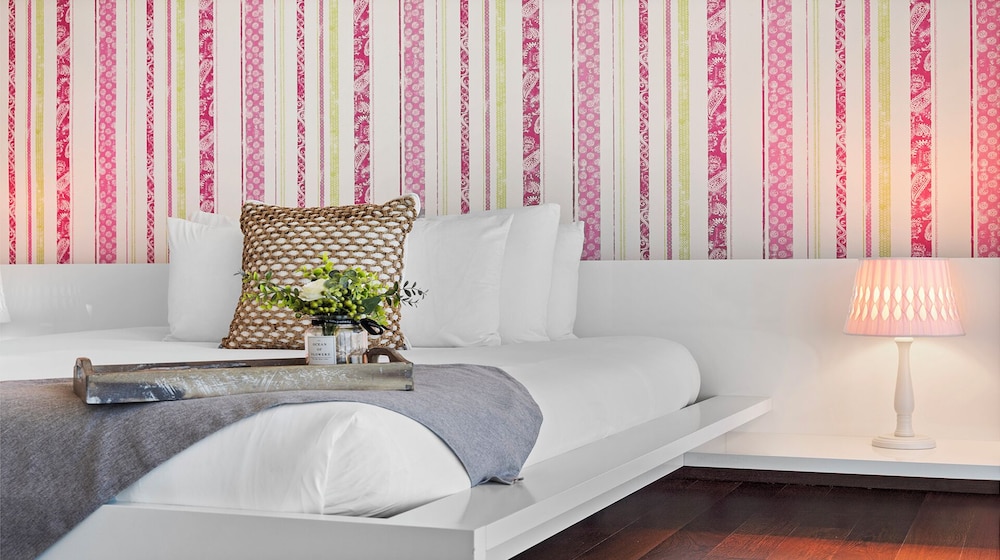 Luxury Vacation Rentals at The Setai by LRMB