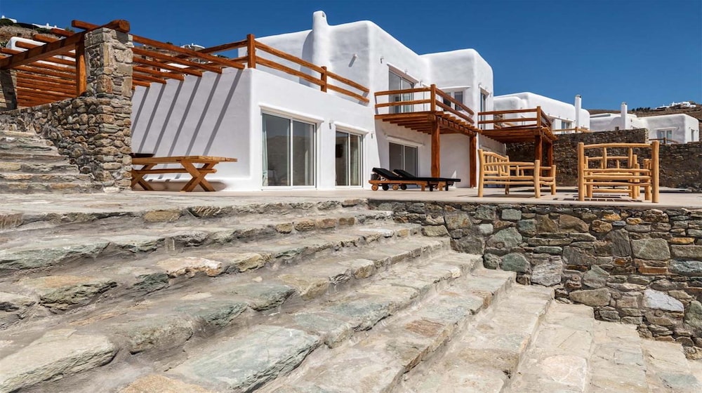 Ria Mar Villas & Suites by Live&Travel
