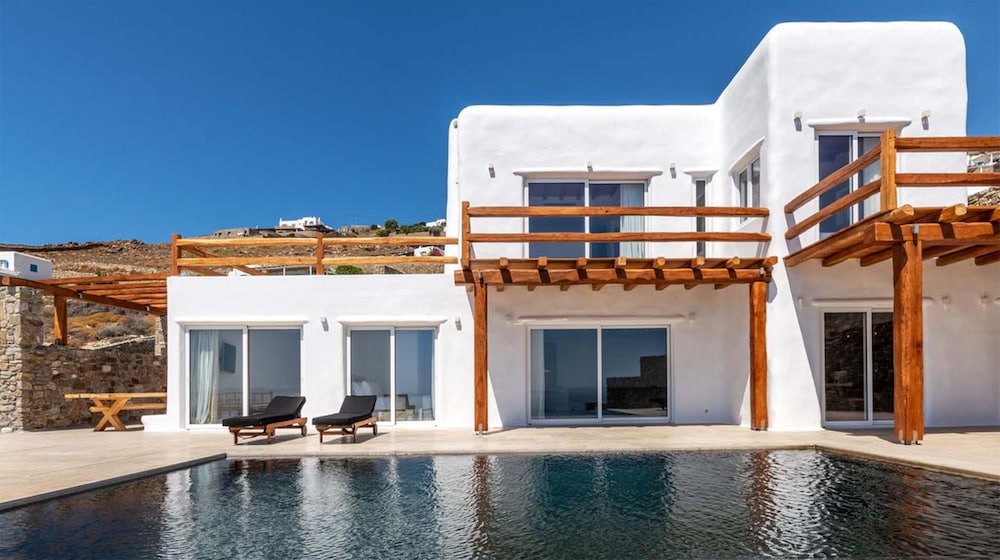Ria Mar Villas & Suites by Live&Travel
