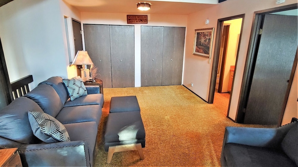 Tennis Village 3 2 Bedroom Apts
