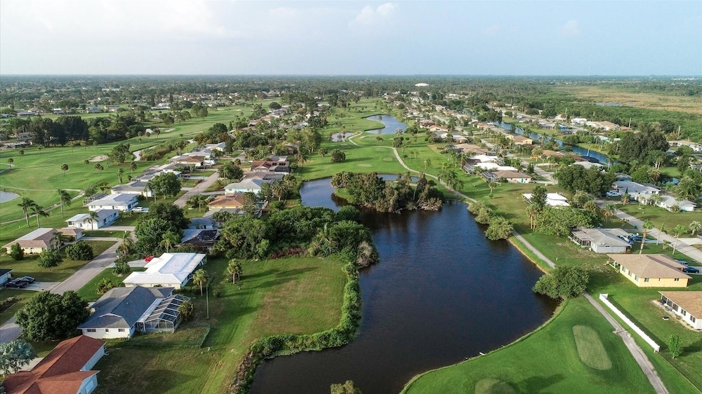 Rotonda West 3 Bedroom Private Pool/Spa Vacation Home. Only 10 miles to Gulf Beaches 3 Home