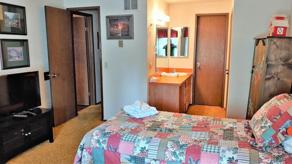 Tennis Village 3 2 Bedroom Apts