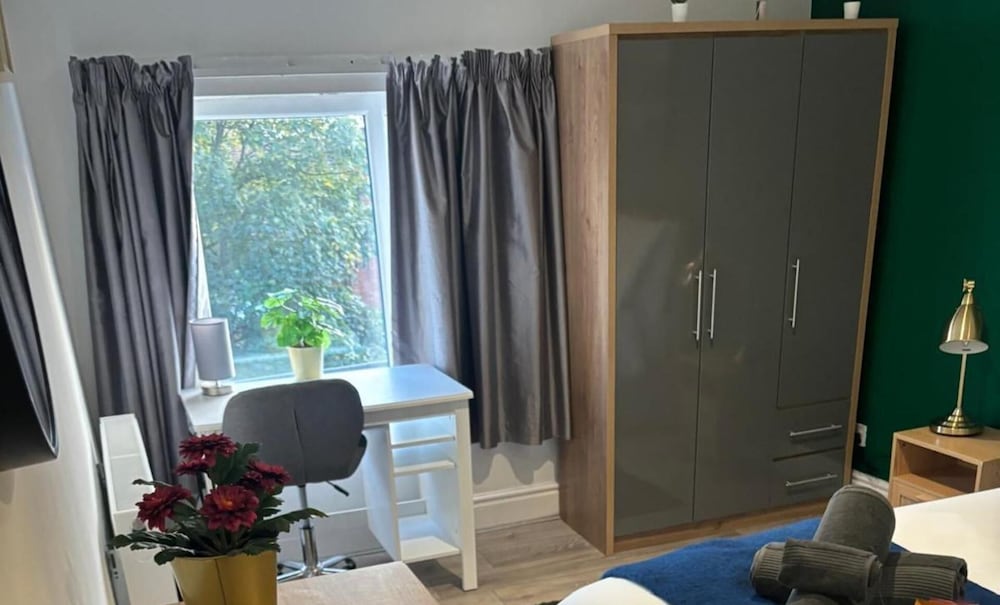 South Manchester 2-bed Apt With Ensuite, Sleeps 4