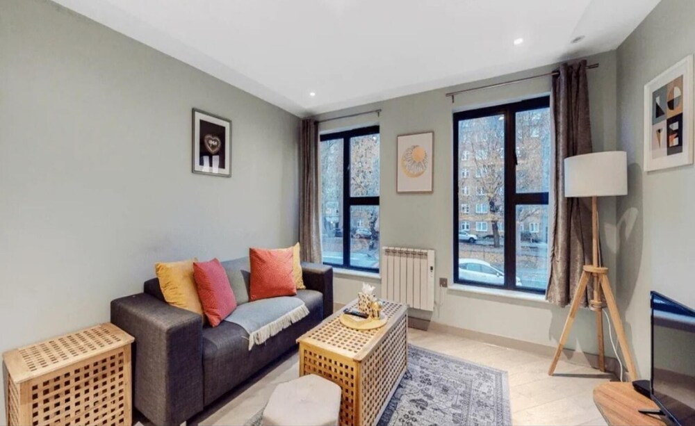 Modern, Central East London City Apartment