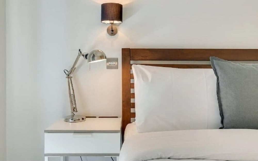 Modern, Central East London City Apartment