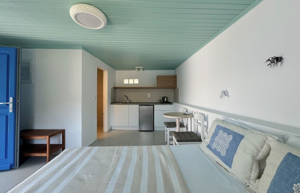 Eleni On The Beach photo 4