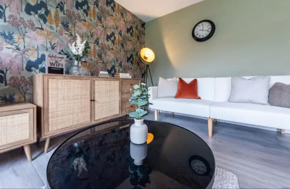 Charming Whitehurst Drive Nest in Manchester