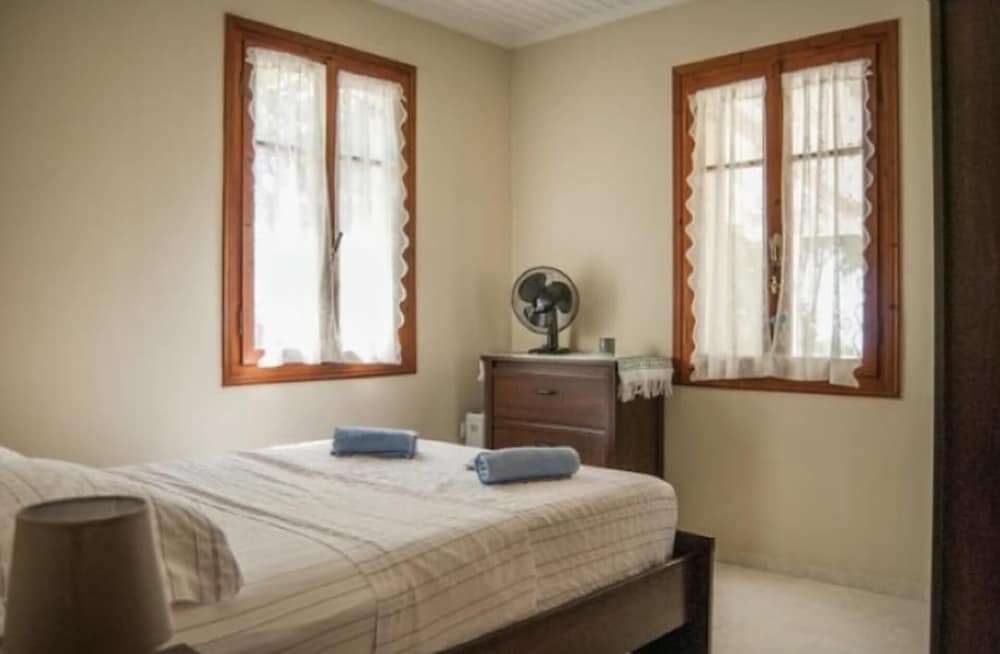 Villa Delphia One Bedroom Traditional House view 5