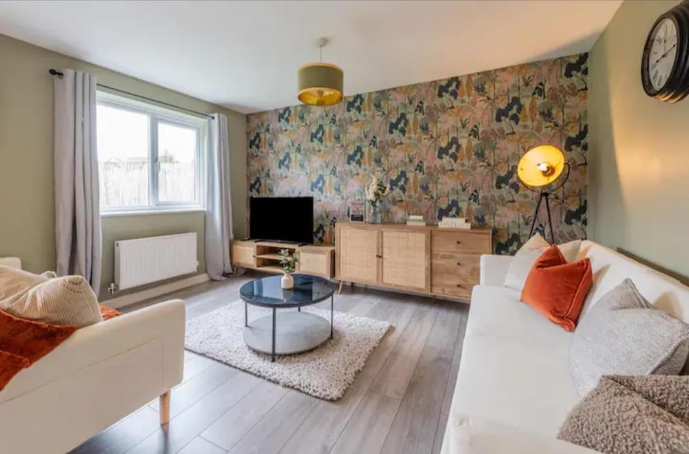 Charming Whitehurst Drive Nest in Manchester