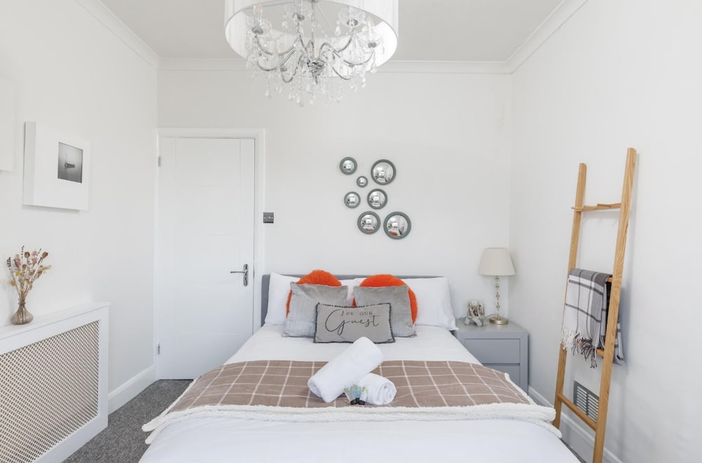 Immaculate 2-bed Apartment in Hove view 2