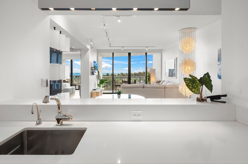 Luxury Vacation Rentals in South Beach by LRMB
