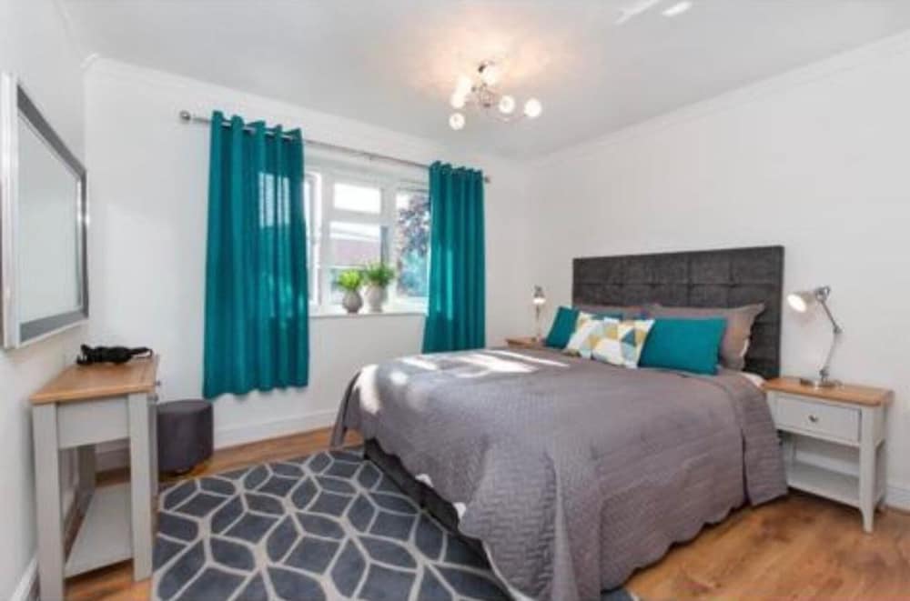 Beautiful 1-bed Apartment in York Near Gym view 2