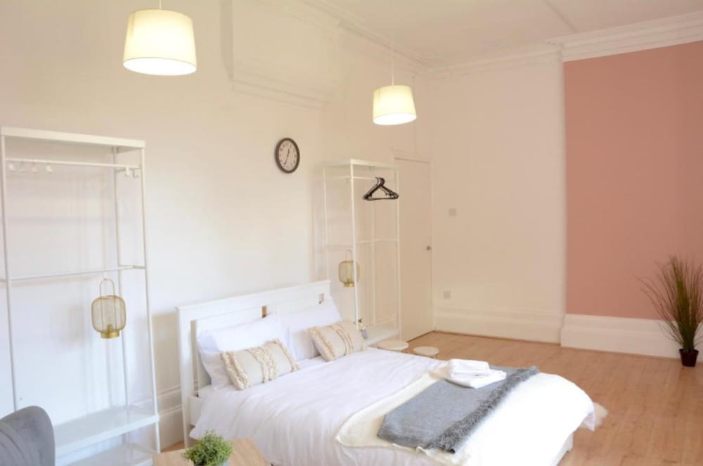 Remarkable 1 Bed Apartment in Birmingham view 4
