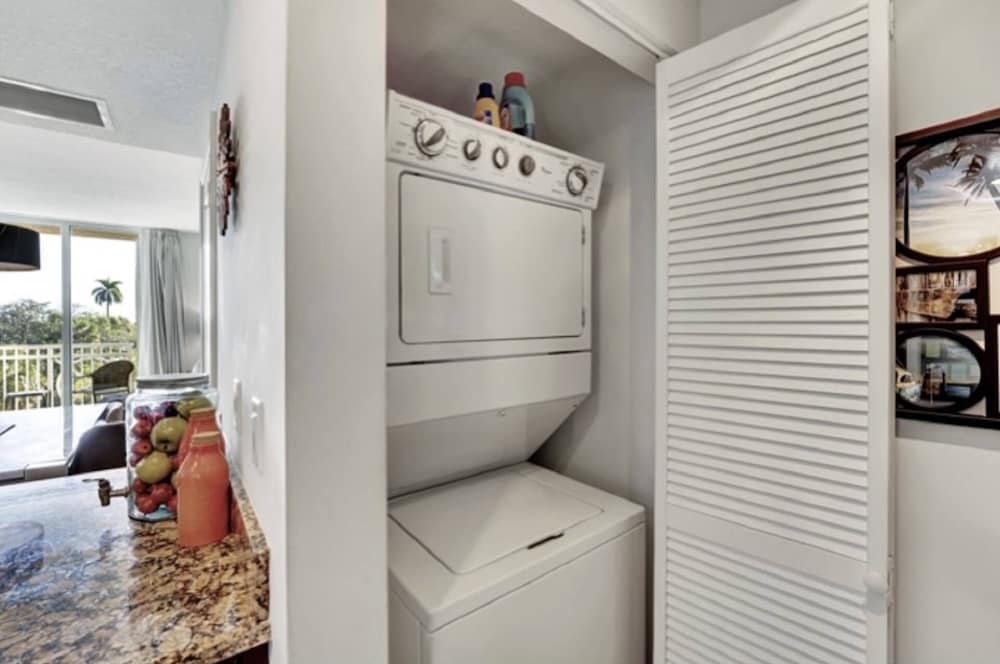 309n Sunrise Suite1 Bedroom, Pools, Jacuzzi, Beach, Shops & Dog Friendly
