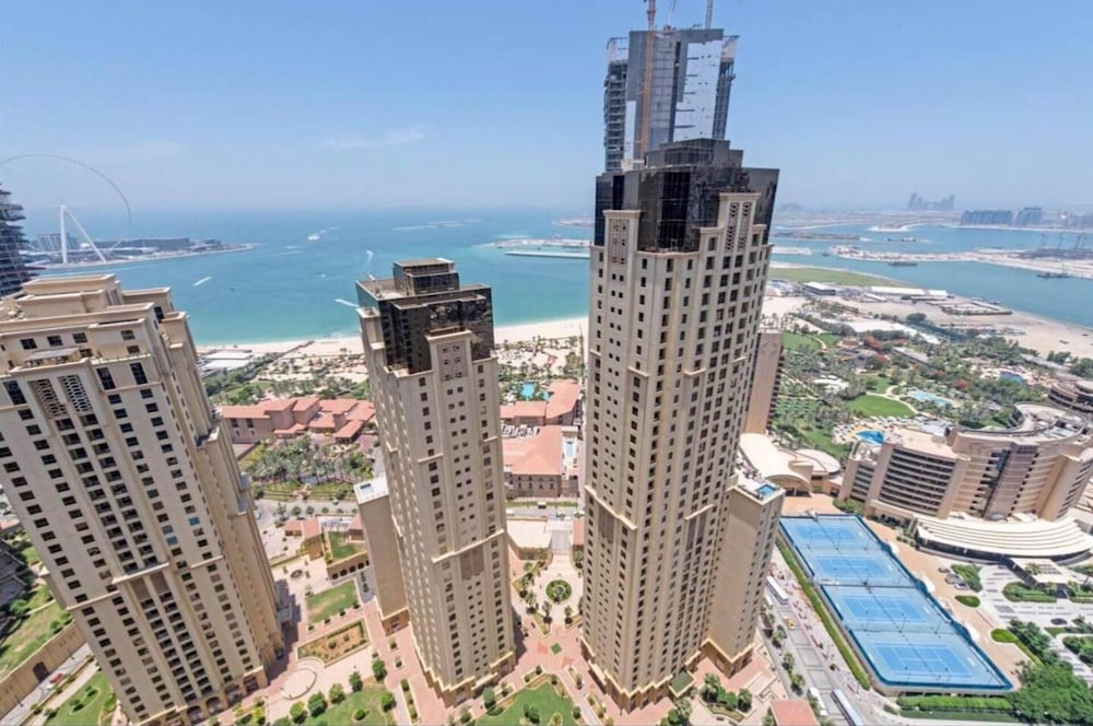 Jbr Sea View Captivating 4-bed Apartment in Dubai