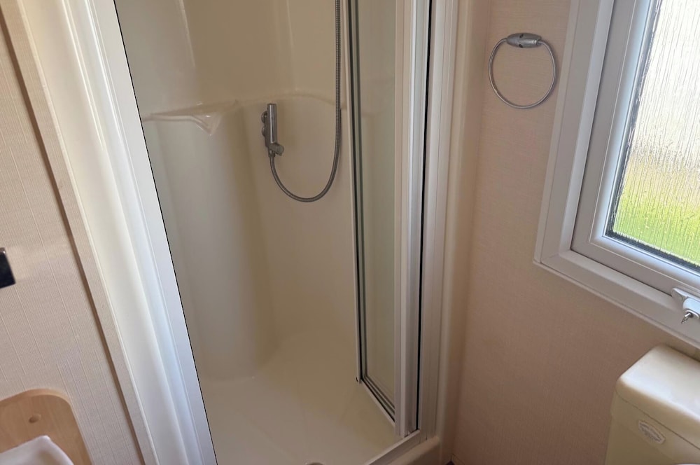 2 Bedroom Chalet Sleeps 6 -free Parking -Tv -wifi