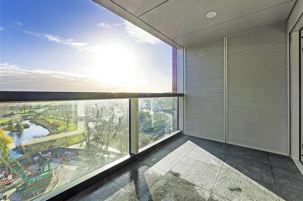 Stunning 2-bedroom Flat With Park View