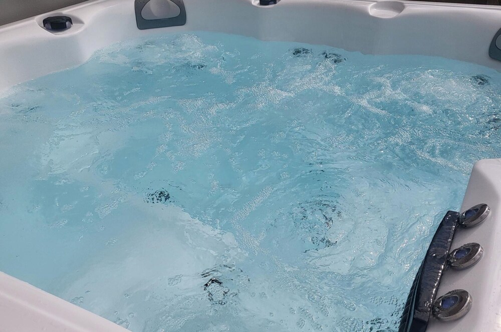 3 Bedroom Cottage - Hot Tub,