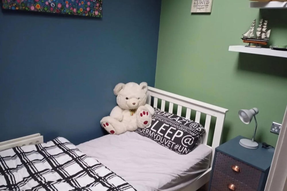 Cosy Cottage- Sleeps 4, Free Parking & Golf Nearby