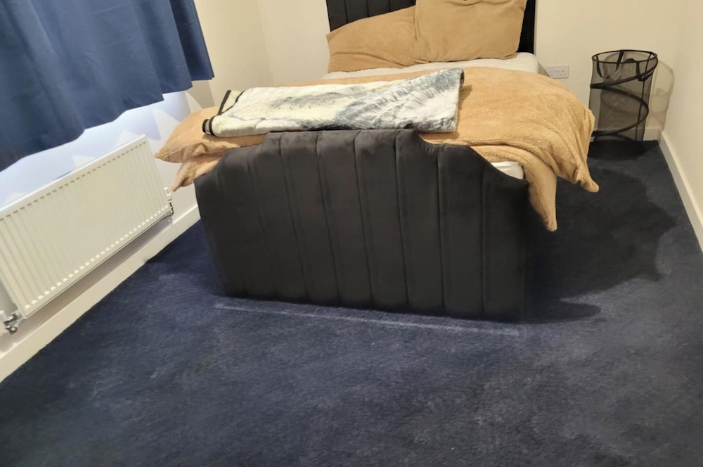 Central 2 Bed Home - Parking, Ev Point, Garden