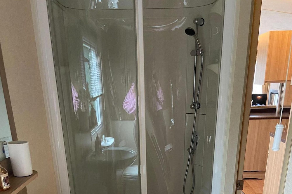 2 Bed Caravan-sleeps 6-pet Friendly