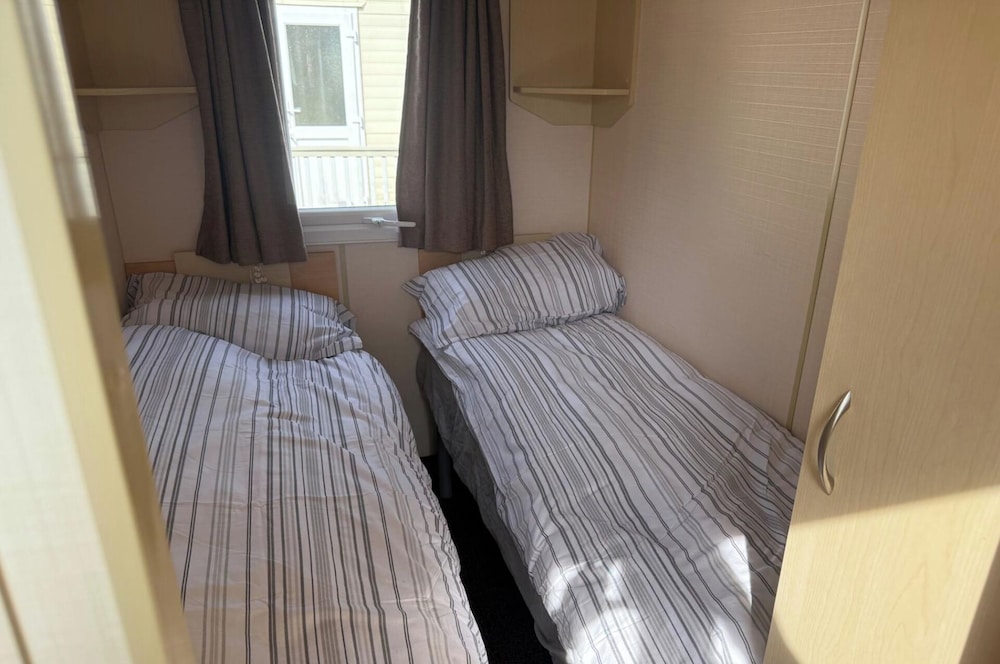 2 Bedroom Chalet Sleeps 6 -free Parking -Tv -wifi
