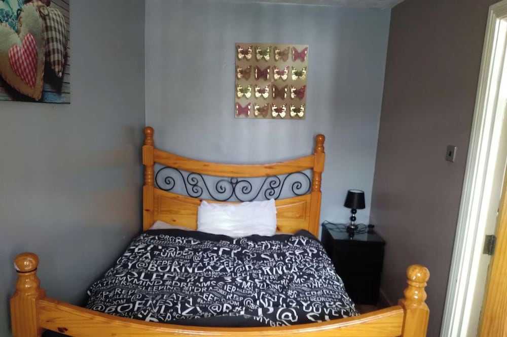 Cosy Cottage- Sleeps 4, Free Parking & Golf Nearby