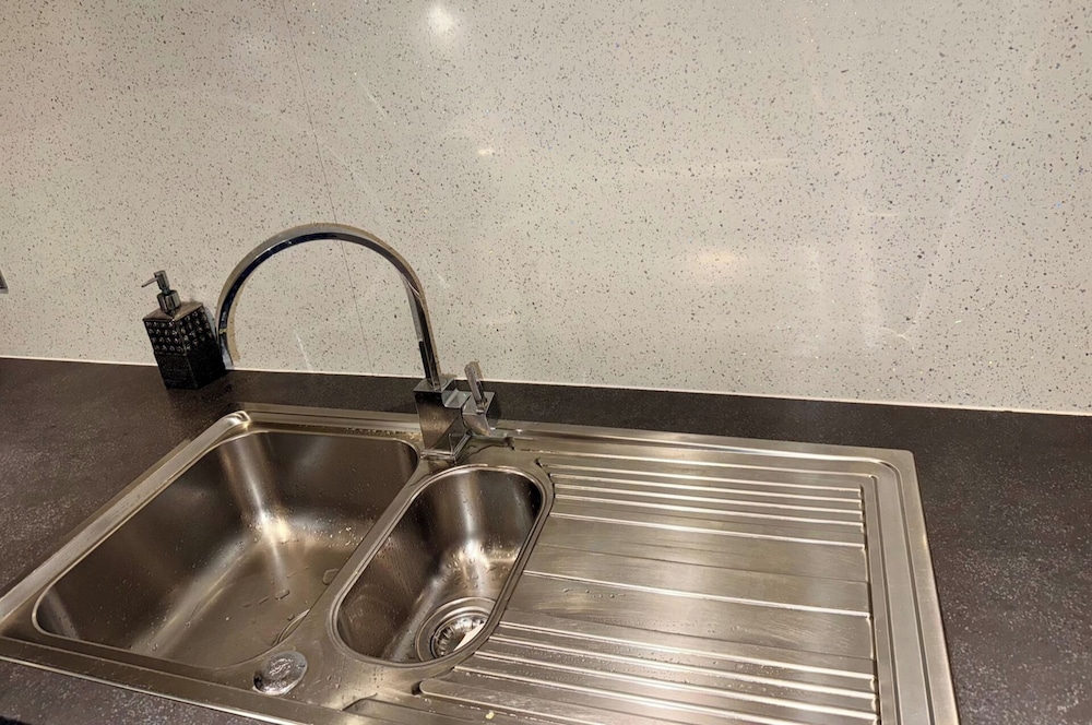 2 Bedroom Apartment - Sleeps 4, Free Parking, Wifi