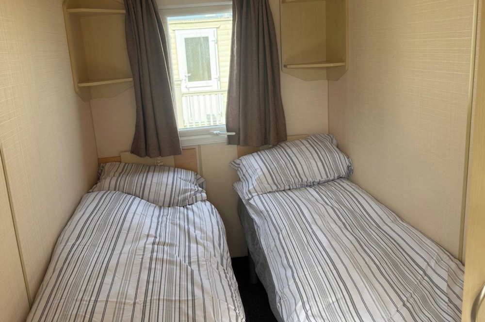2 Bedroom Chalet Sleeps 6 -free Parking -Tv -wifi