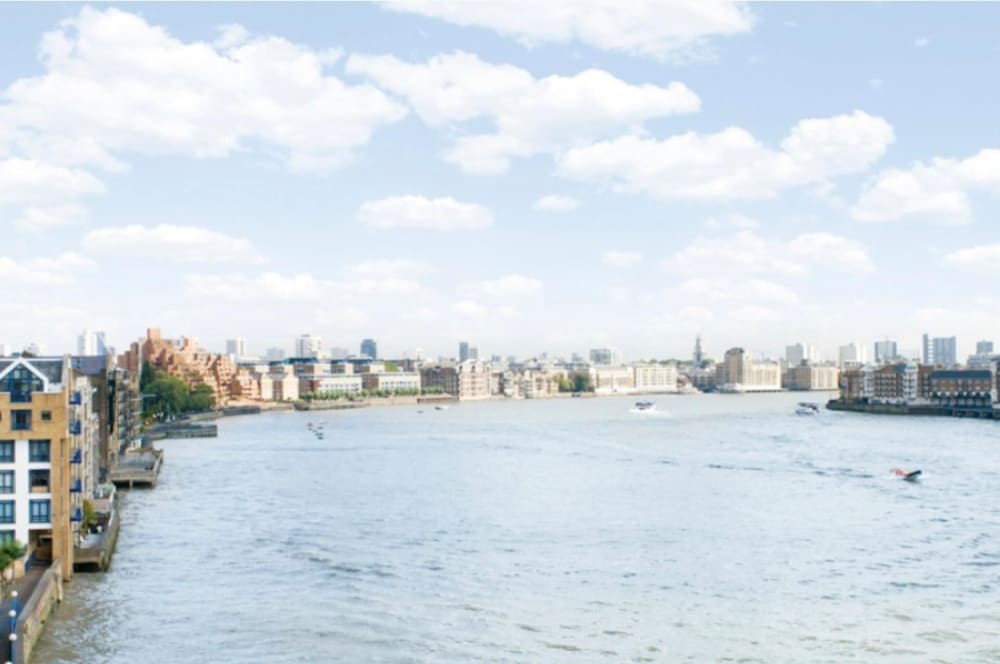 Stylish 1 bed Apartment - Sleeps 4 & Free Parking